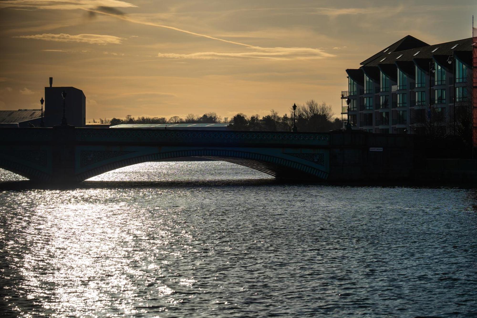 River Side Apartment, City Centre - Beautiful View And Free Parking! ベルファスト エクステリア 写真